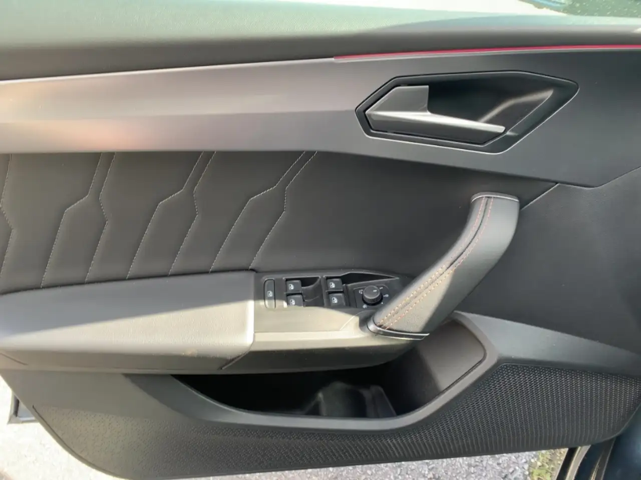 CUPRA Leon ST VZ 2.0TSI DSG LED Navi Keyless AD e-Sitze ACC — معرض صور السيارة 18