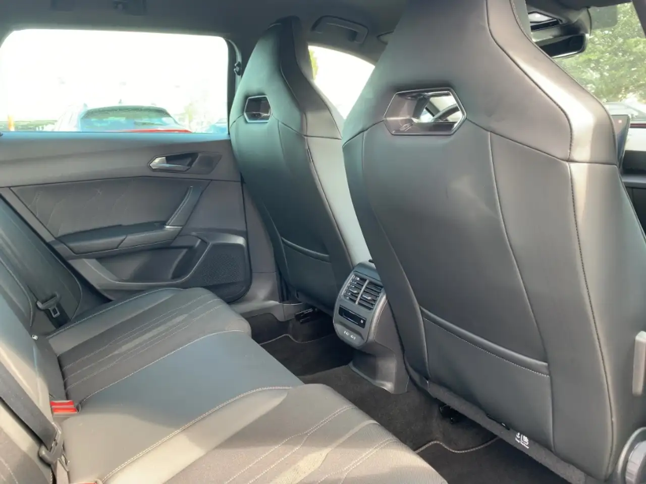 CUPRA Leon ST VZ 2.0TSI DSG LED Navi Keyless AD e-Sitze ACC — معرض صور السيارة 11