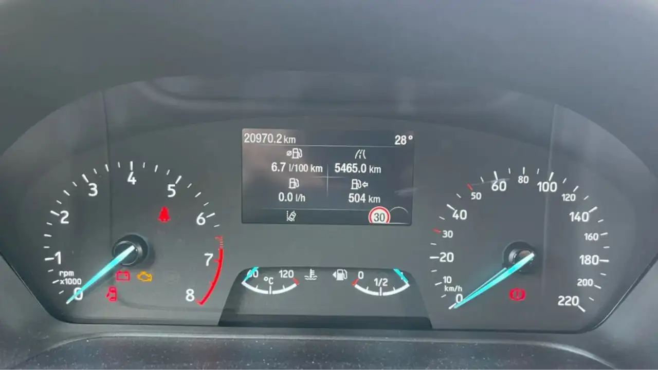 Ford Puma 1.0 EcoBoost Hybrid TITANIUM — معرض صور السيارة 15