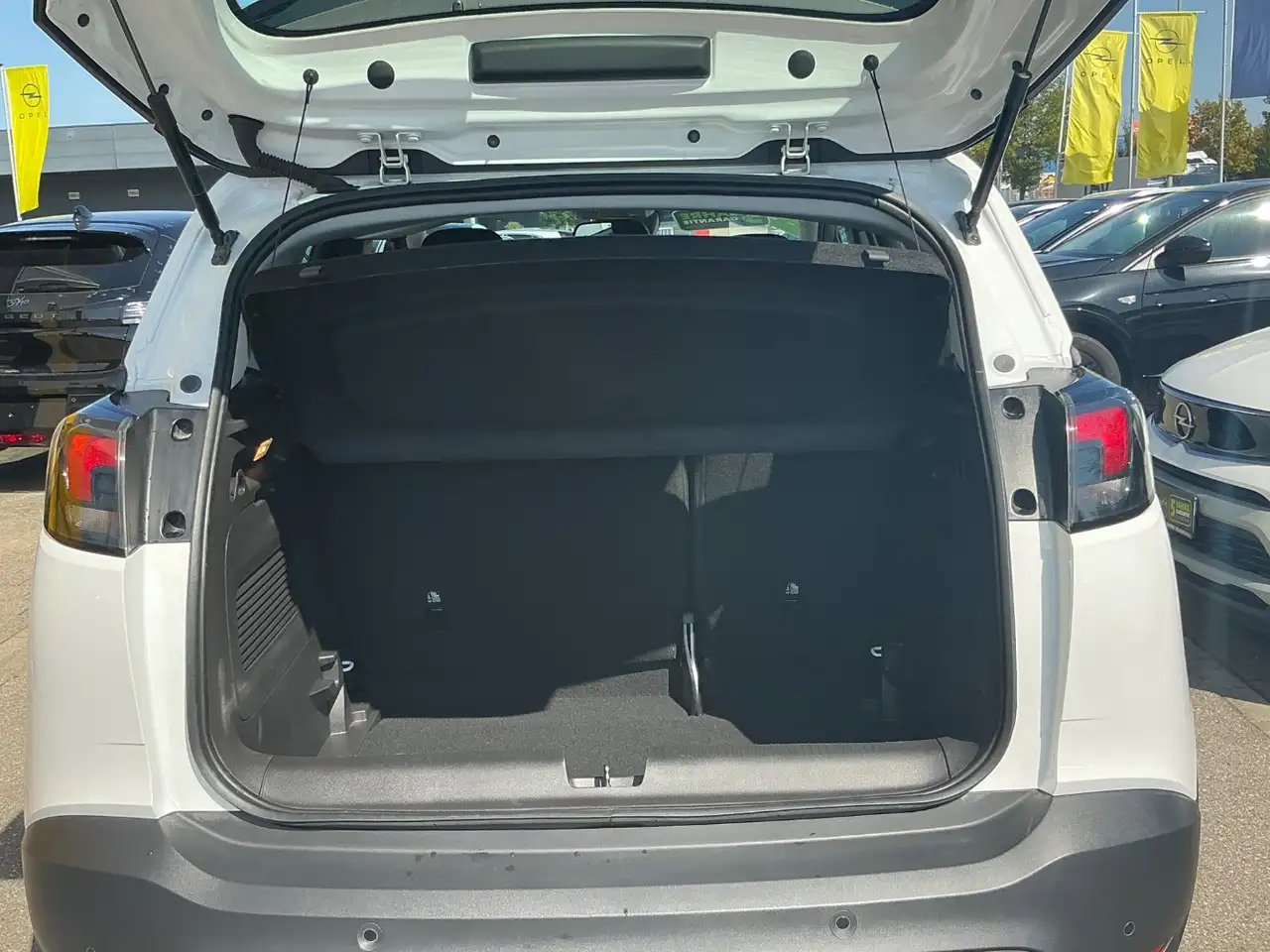 Opel Crossland 1.2 Turbo Enjoy LED+SHZ+Fernlichtass. — معرض صور السيارة 13