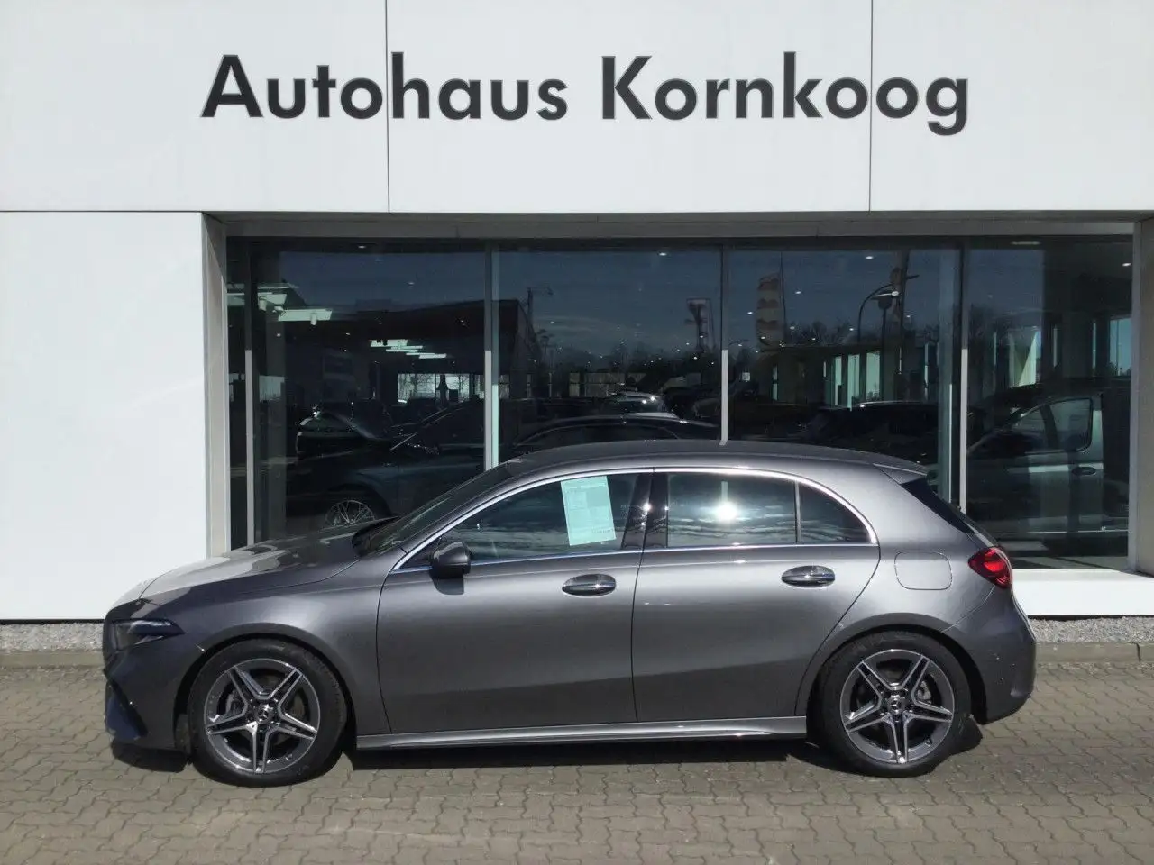 Mercedes-Benz A 200 AMG Line Advanced Plus Bluetooth Navi LED — Niebüll