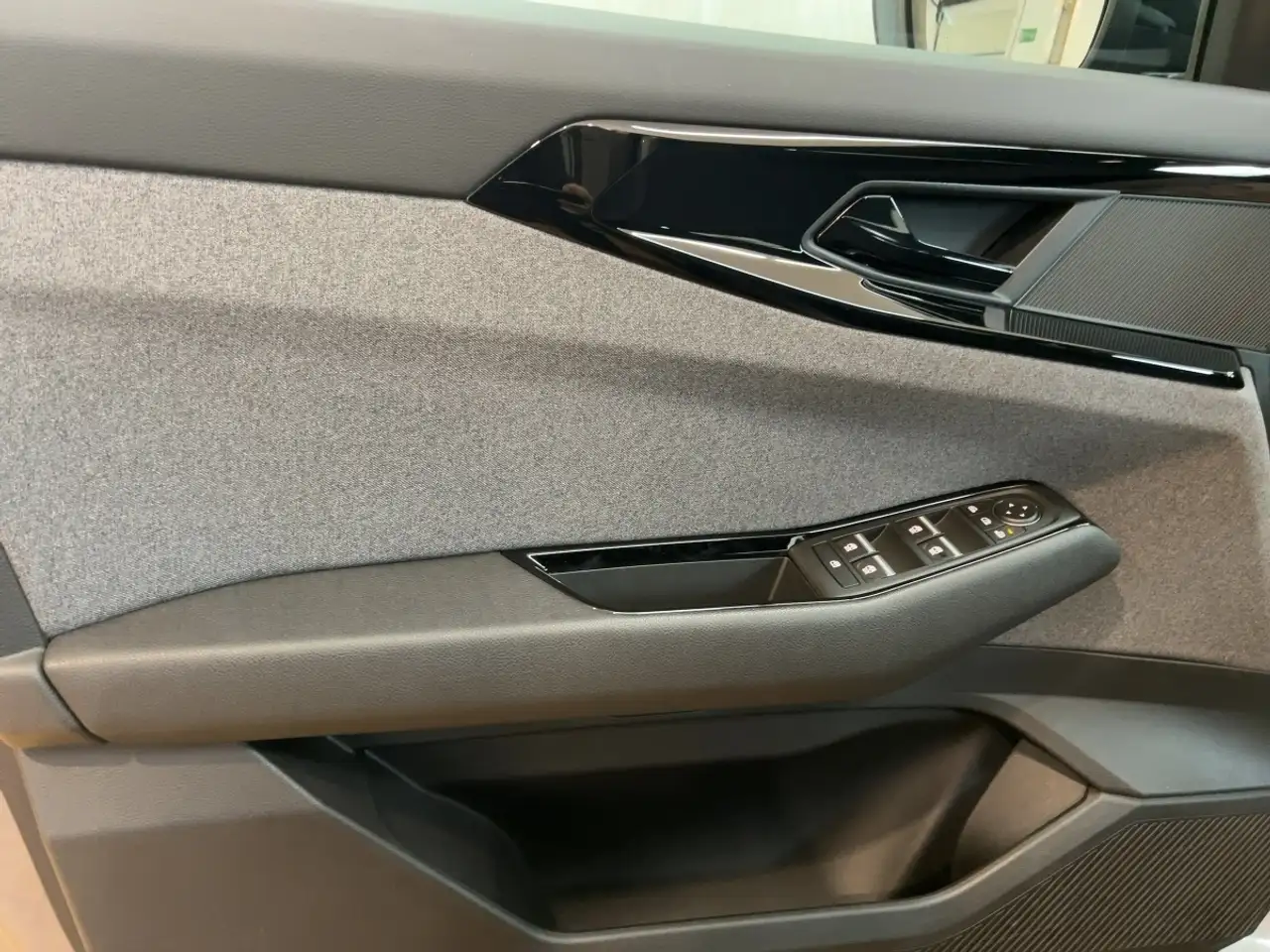 Renault Austral Evolution Mild Hybrid 160 Automatik PDC BT — Vehicle gallery 14