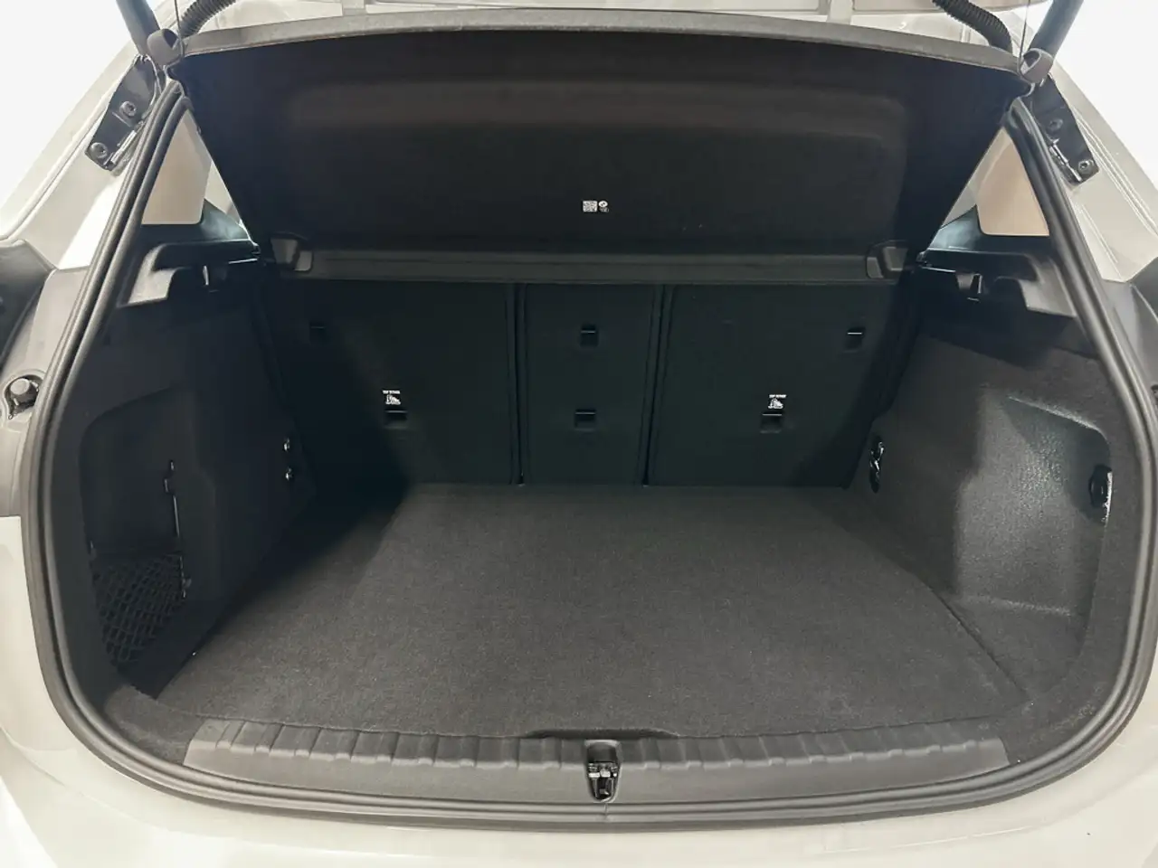 BMW 218 218i Active Tourer Aut. — Vehicle gallery 9