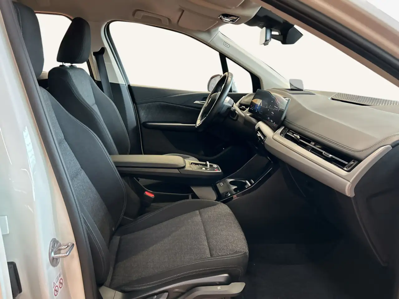 BMW 218 218i Active Tourer Aut. — Vehicle gallery 13