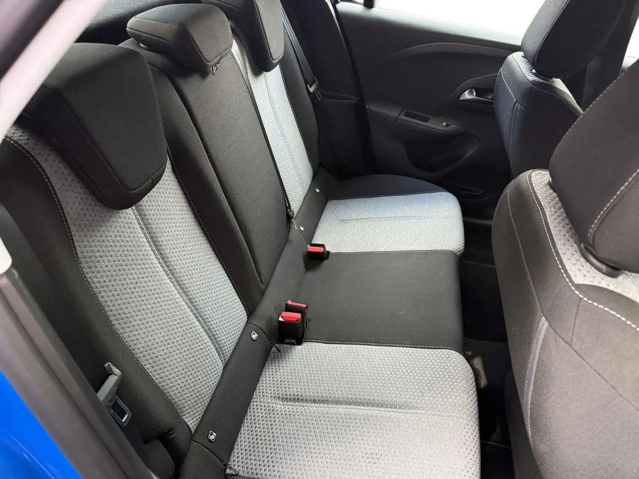 Opel Corsa F — معرض صور السيارة 18