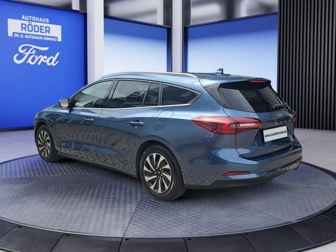 Ford Focus Focus Turnier 1.0 EcoBoost Hybrid TITANIUM Navi — Vehicle gallery 4