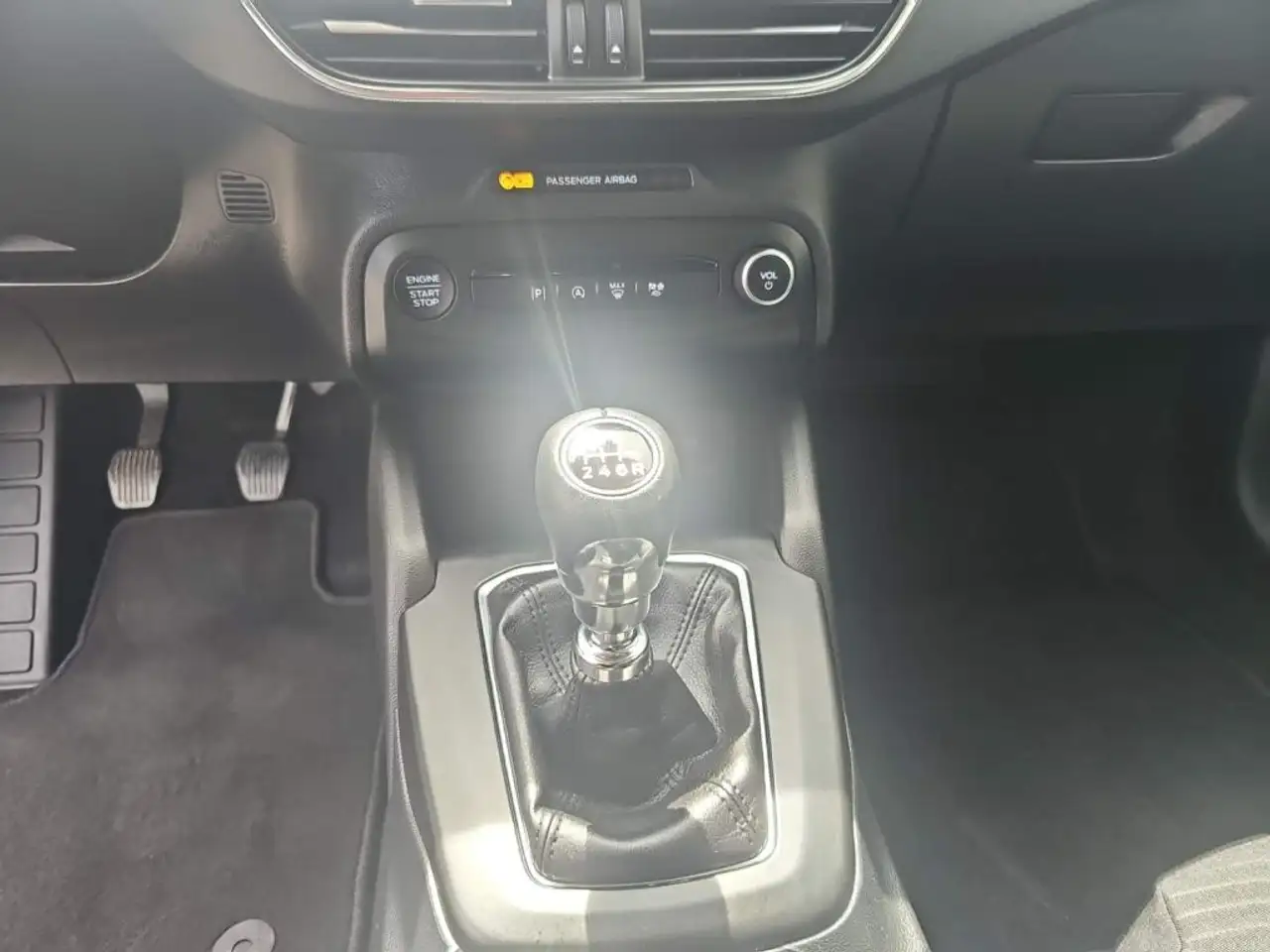 Ford Focus Focus Turnier 1.0 EcoBoost Hybrid TITANIUM Navi — Vehicle gallery 13