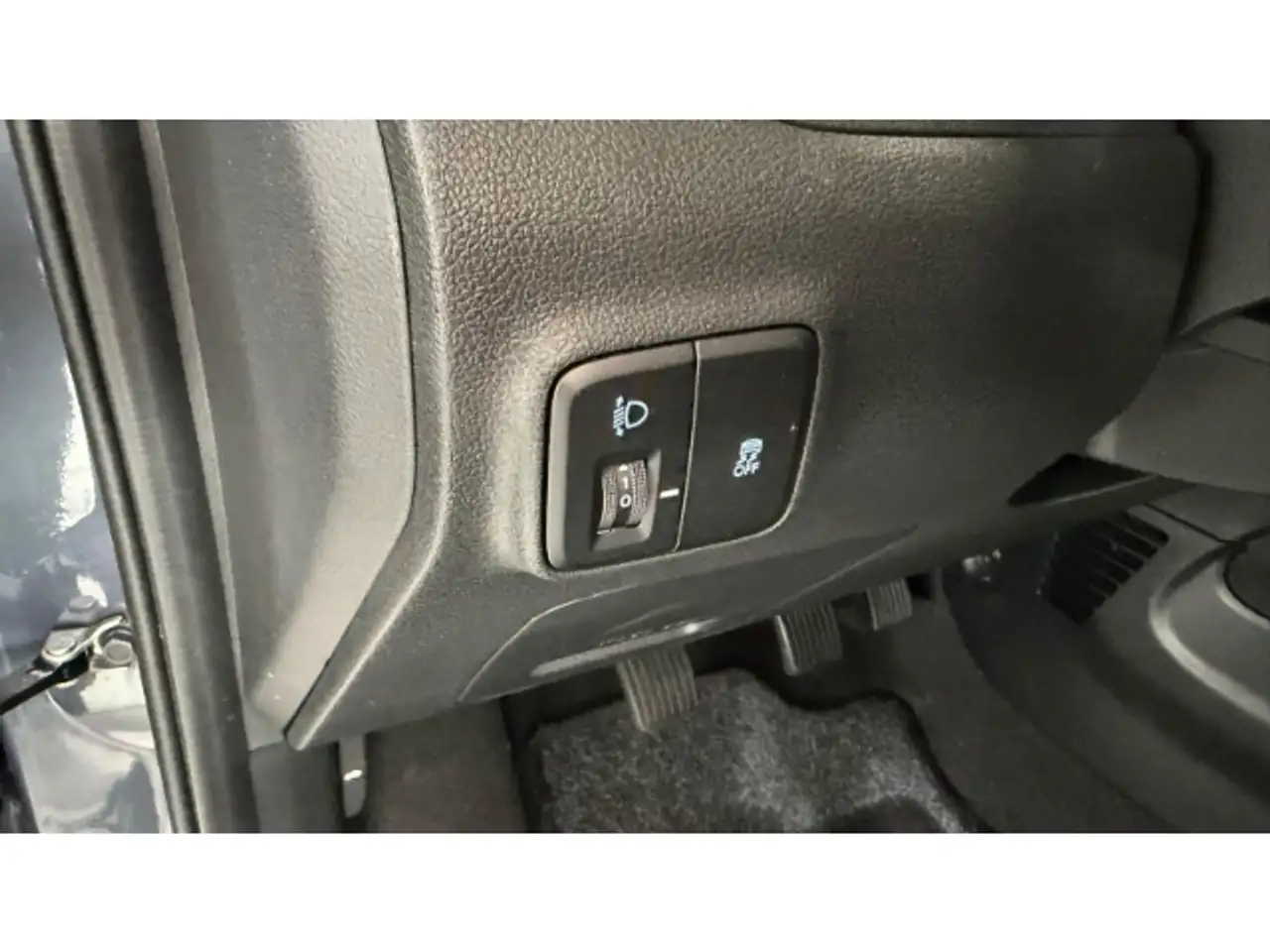 Hyundai i10 FL 1.0 Benzin (63 PS) 5-MT 2WD Trend, Komfortpaket — معرض صور السيارة 15