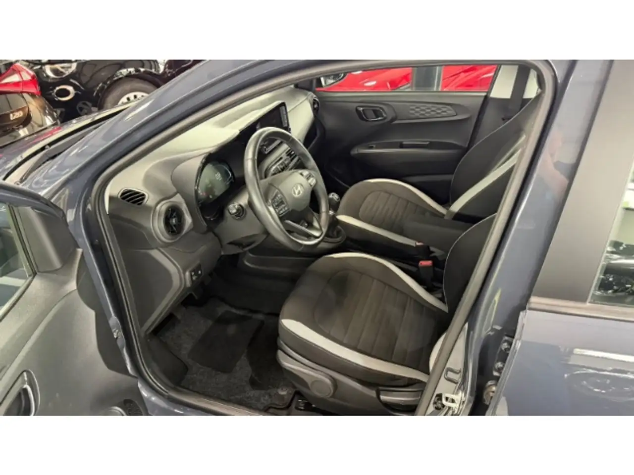 Hyundai i10 FL 1.0 Benzin (63 PS) 5-MT 2WD Trend, Komfortpaket — معرض صور السيارة 8