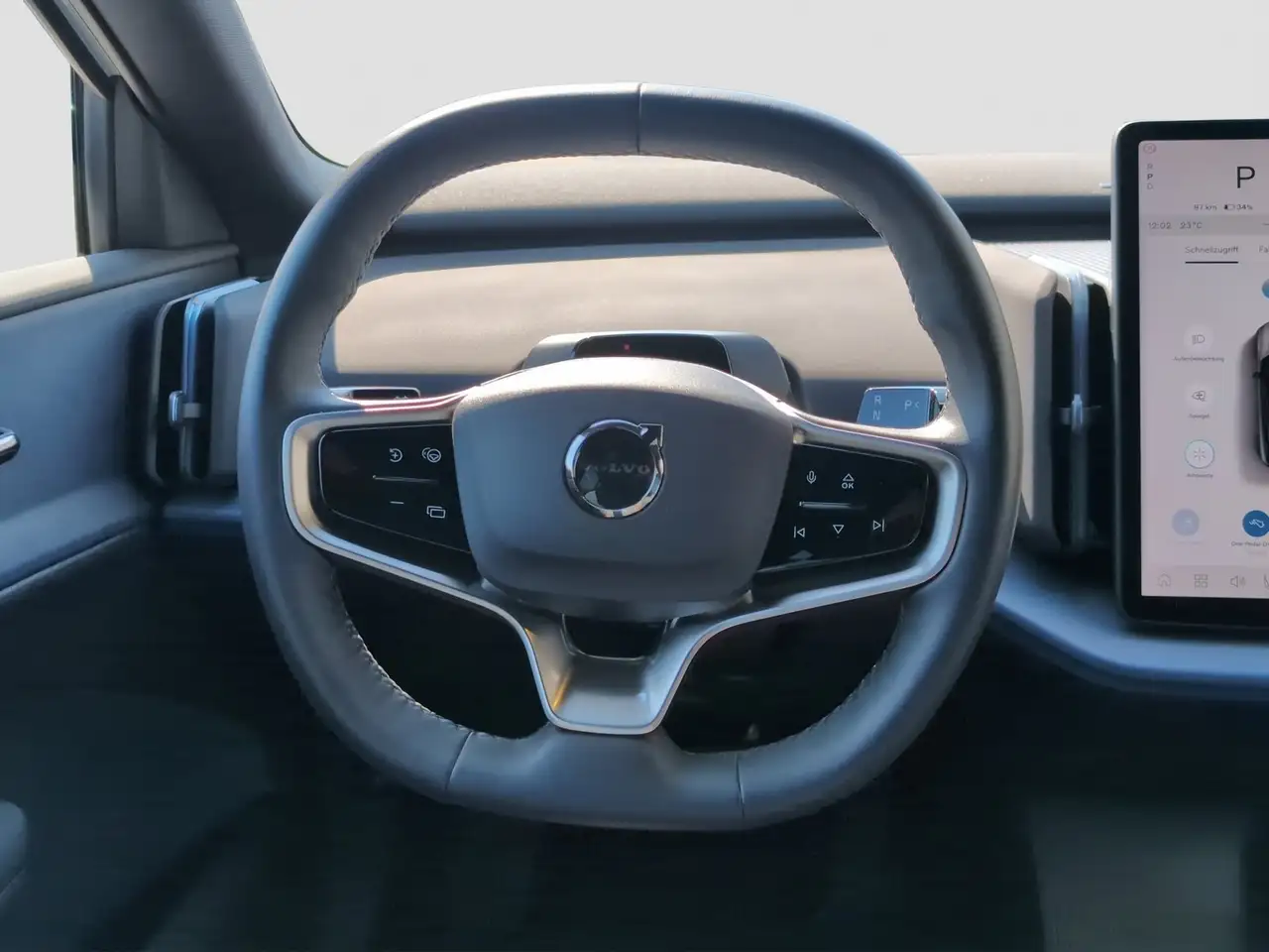 Volvo EX30 +Single+Plus+HarmanK+Lenkhzg+AHK+PilotAss+++ — معرض صور السيارة 4