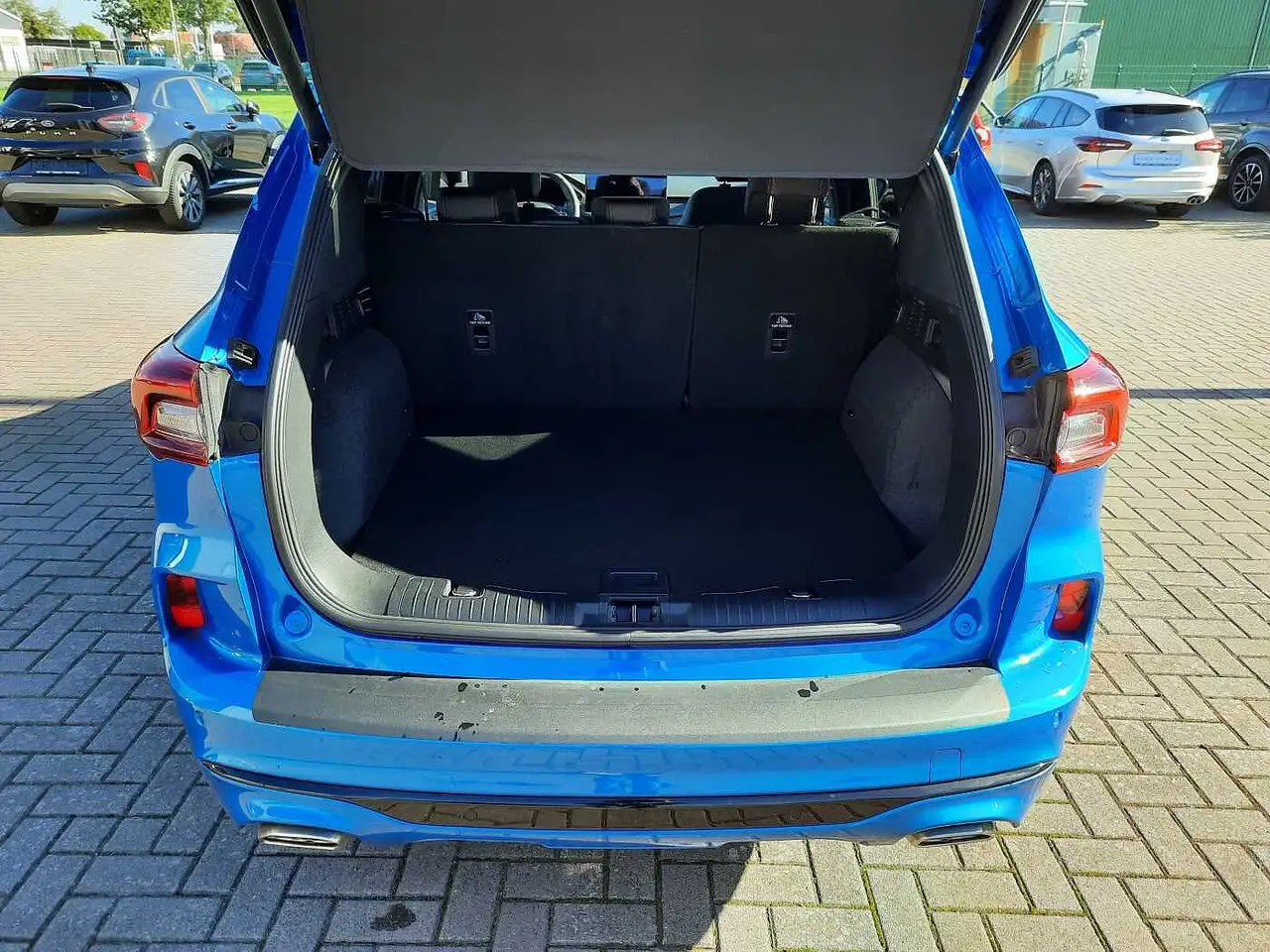 Ford Kuga Hybrid 2.5 Duratec FHEV 4x4 ST-LINE X — Galerie du véhicule 7