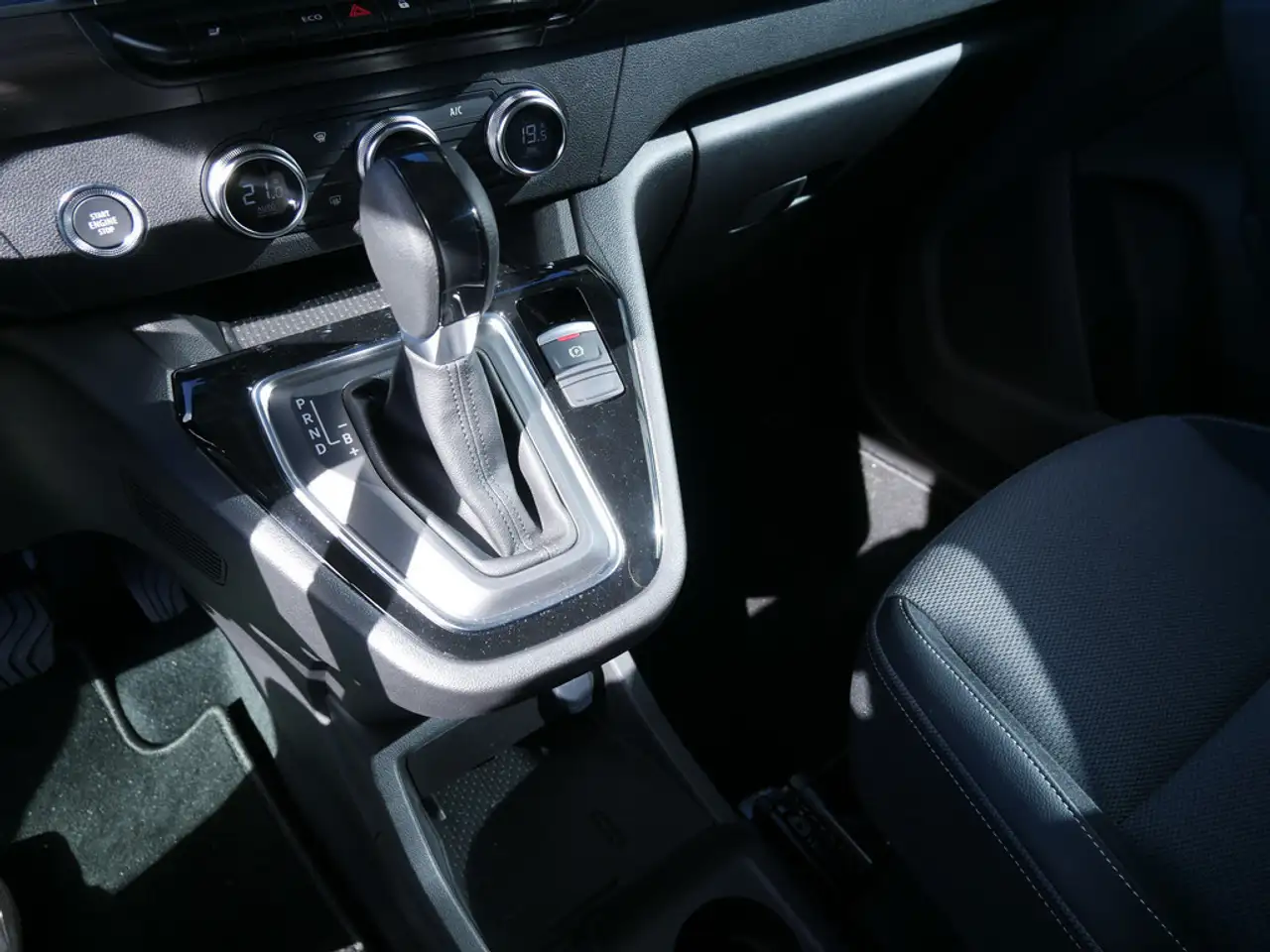 Renault Kangoo E-TECH 100% elektr. Techno EV45 AC22 — معرض صور السيارة 15