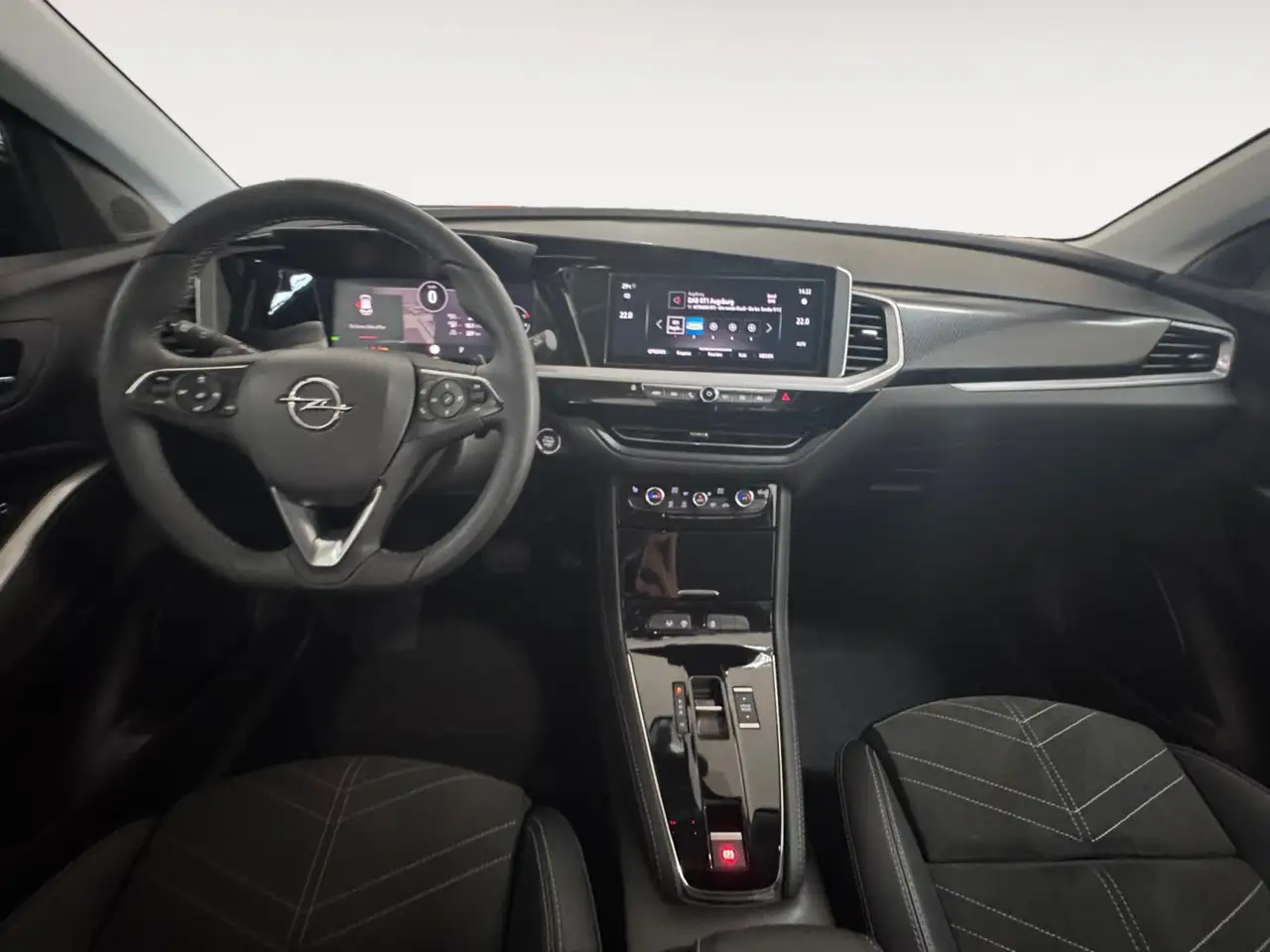 Opel Grandland 1.2 Ultimate Navi + AHK + Sitzheizung — Vehicle gallery 12