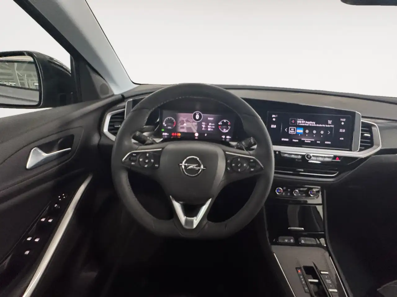 Opel Grandland 1.2 Ultimate Navi + AHK + Sitzheizung — Vehicle gallery 14