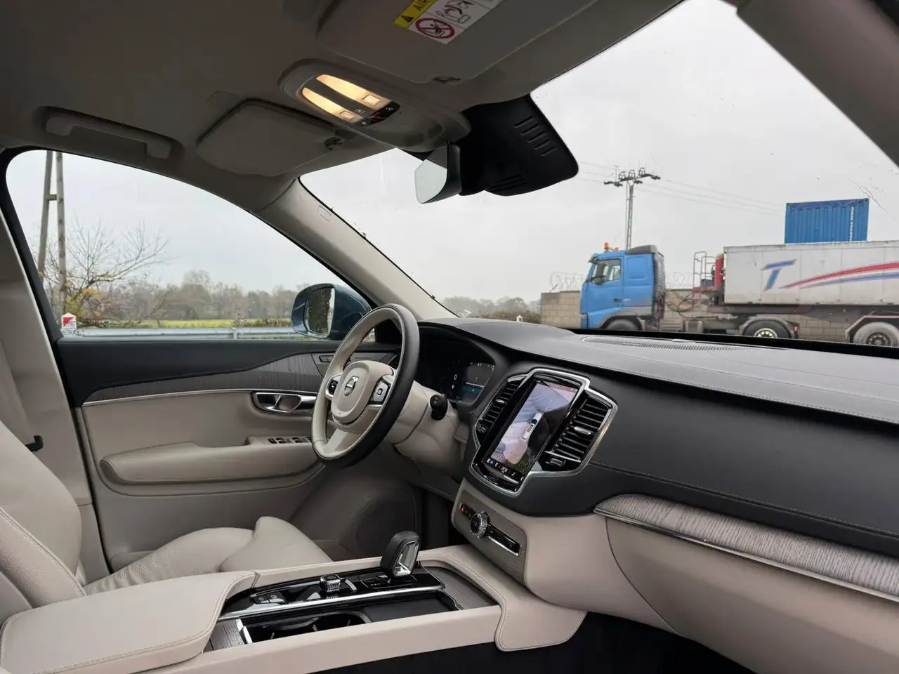 Volvo XC90 XC90 Plus Bright AWD — معرض صور السيارة 8