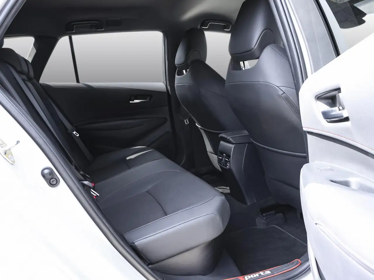 Toyota Corolla 2.0 GR Sport NAVI SHZ PDC KLIMA LM BT — Vehicle gallery 4