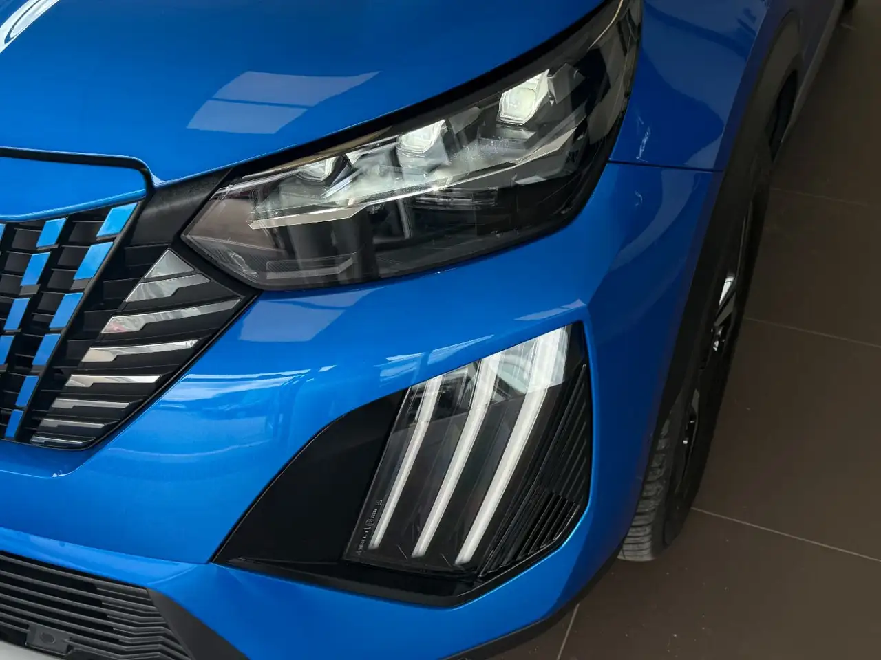 Peugeot 2008 1.2 PureTech 130 GT Abstandstempomat*DAB — Vehicle gallery 9