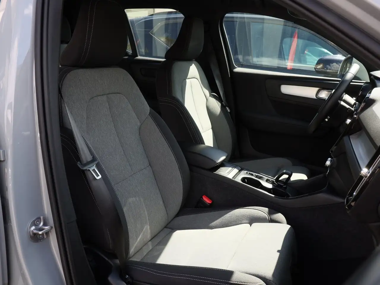 Volvo XC40 B3 (B) Core #LED/Google/PDC/RFK/Winterpkt./Navi — Galería del vehículo 6