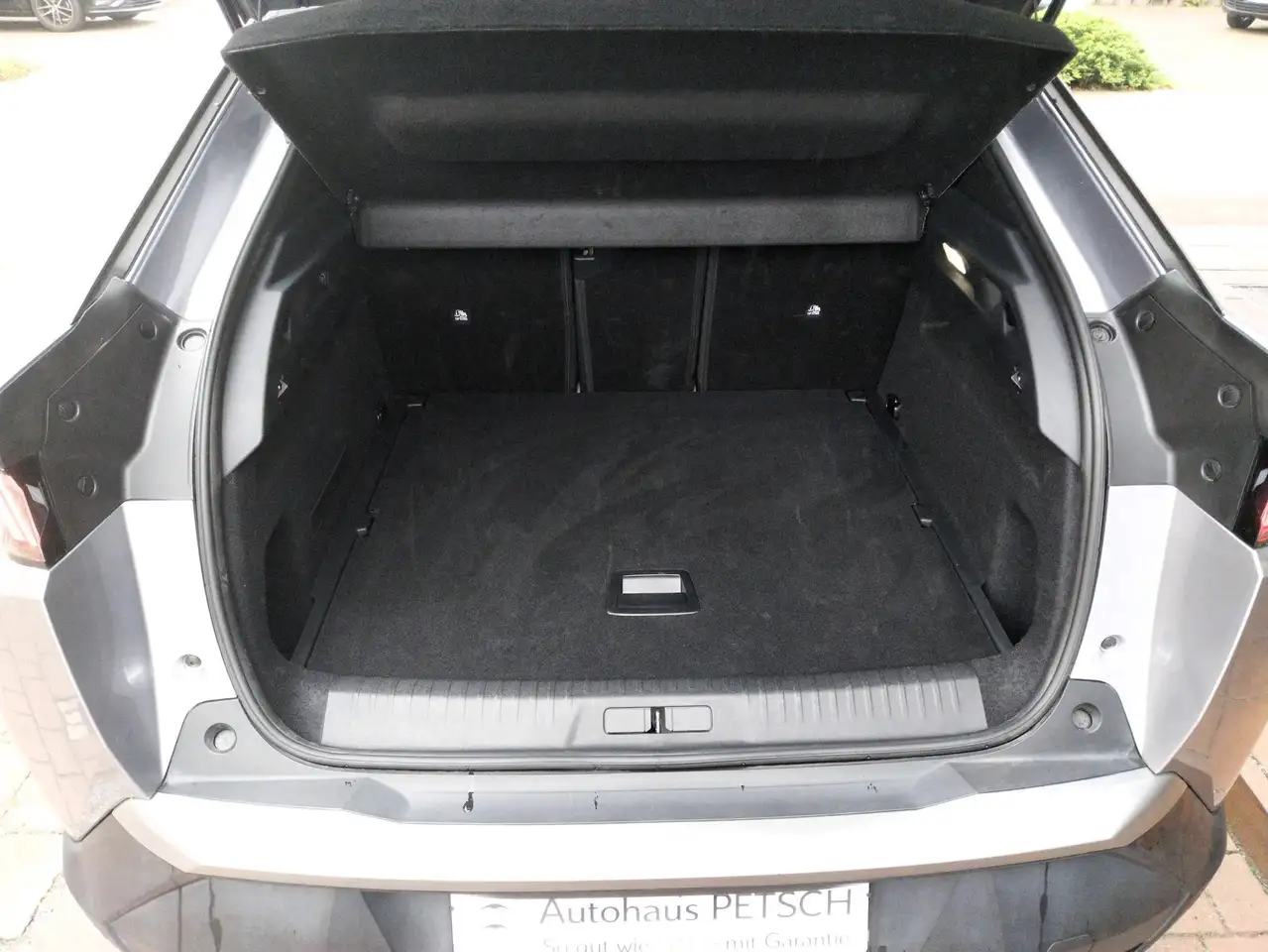Peugeot 3008 Hybrid 145 e-DSC6 Allure *360 GRAD KAMERA, NAVI* — معرض صور السيارة 6