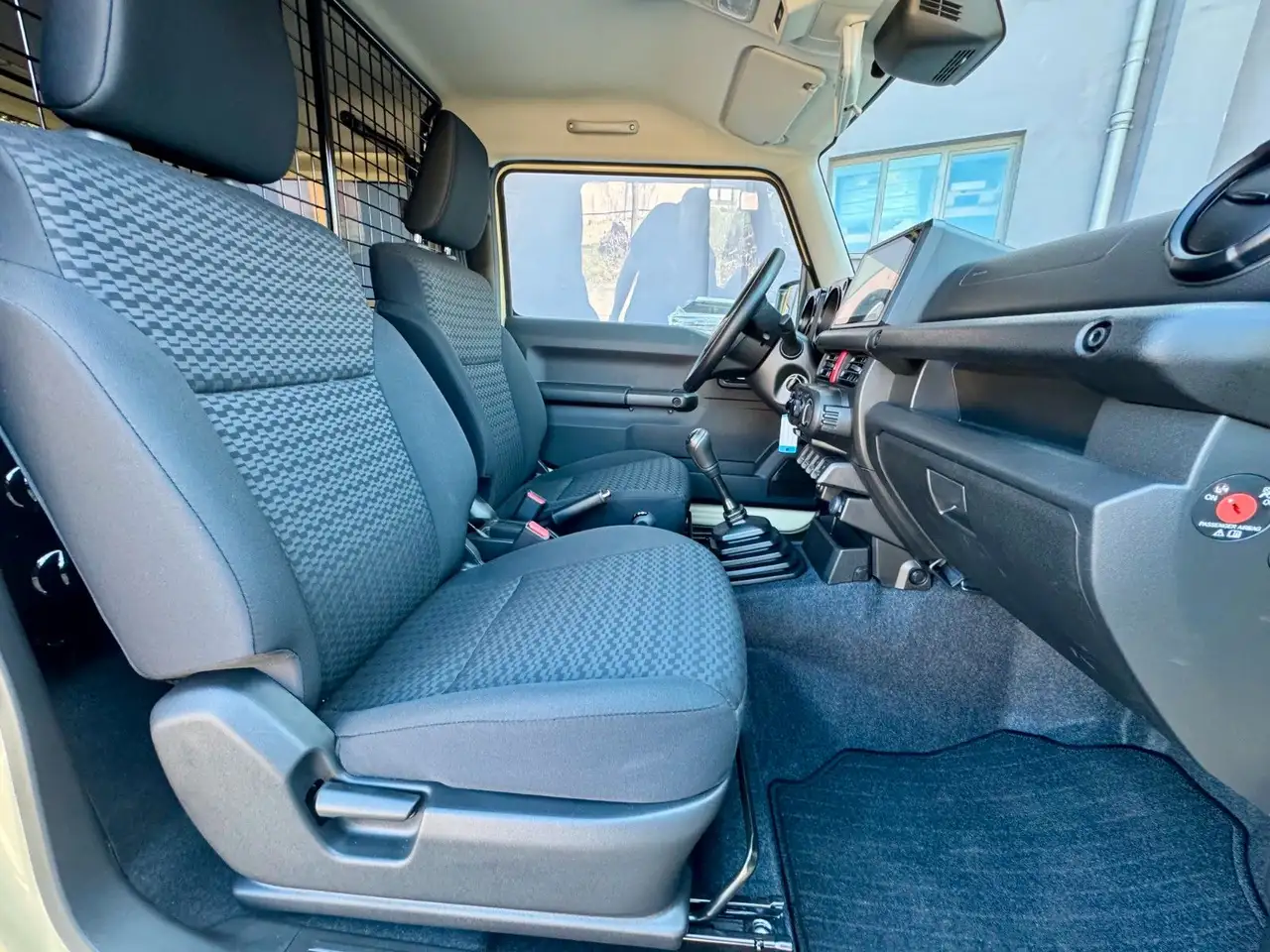 Suzuki Jimny *BfGoodrich*215/75R15*Carplay*kamera* — Vehicle gallery 14