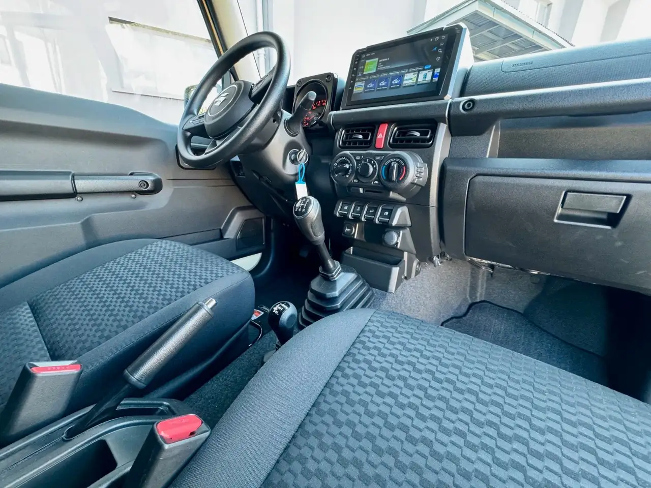 Suzuki Jimny *BfGoodrich*215/75R15*Carplay*kamera* — Vehicle gallery 11