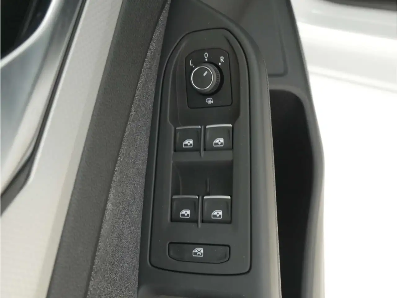Volkswagen Golf 1.0 eTSI Move DSG App-Connect/SH/Klima — Galería del vehículo 20