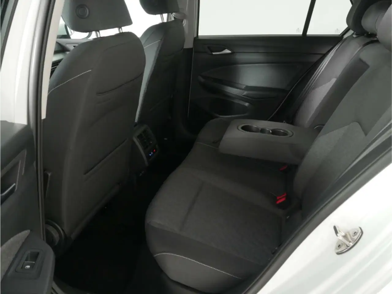 Volkswagen Golf 1.0 eTSI Move DSG App-Connect/SH/Klima — Galería del vehículo 18
