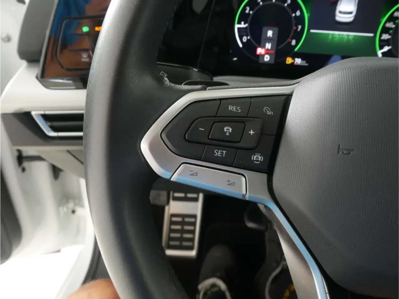 Volkswagen Golf 1.0 eTSI Move DSG App-Connect/SH/Klima — Galería del vehículo 15