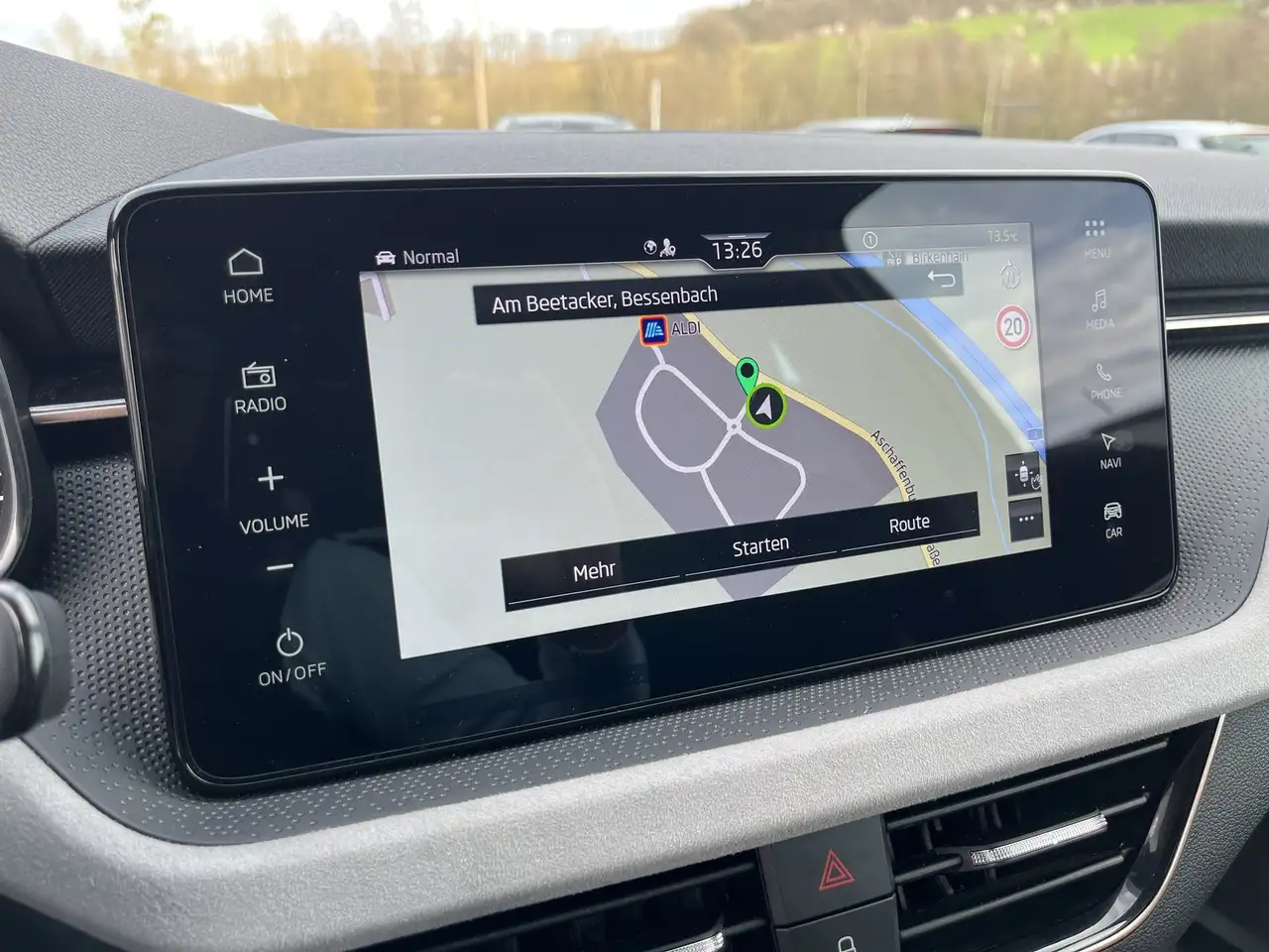 Skoda Scala 1,0 TSI Selection + Navigation + AHK + Klimaautoma — Vehicle gallery 2