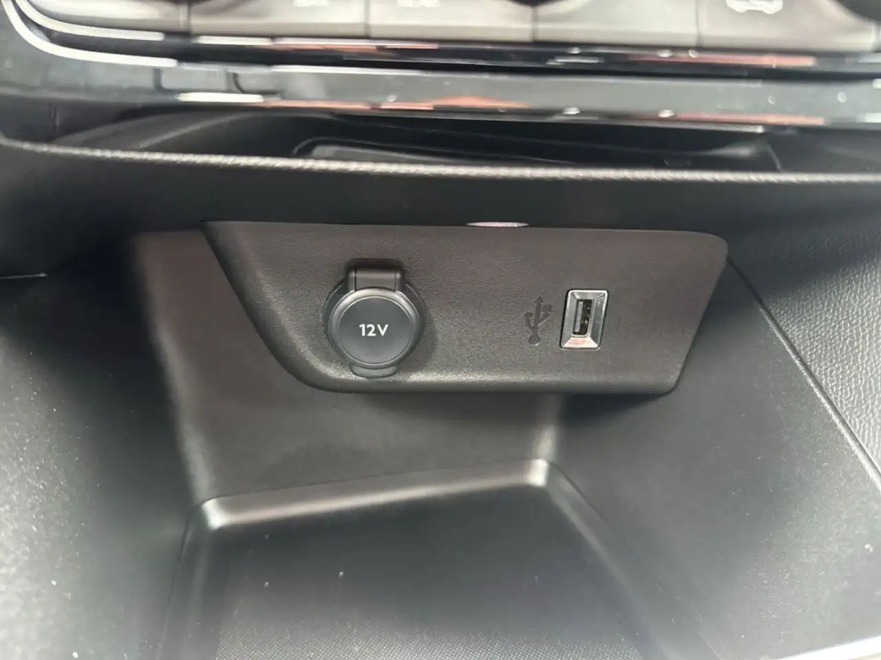 Opel Mokka Elegance 1.2 Turbo 130 PS EU6e AT8 LED Navi PDCv+h — معرض صور السيارة 23