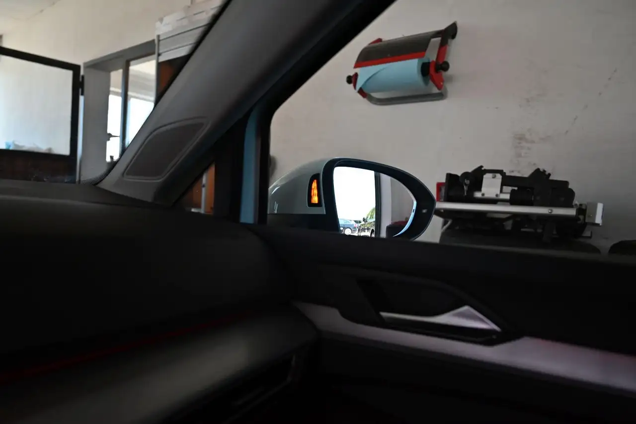 Volkswagen Golf VIII Lim. 1.5 TSI Life/Panorama/AHK/ACC — معرض صور السيارة 29