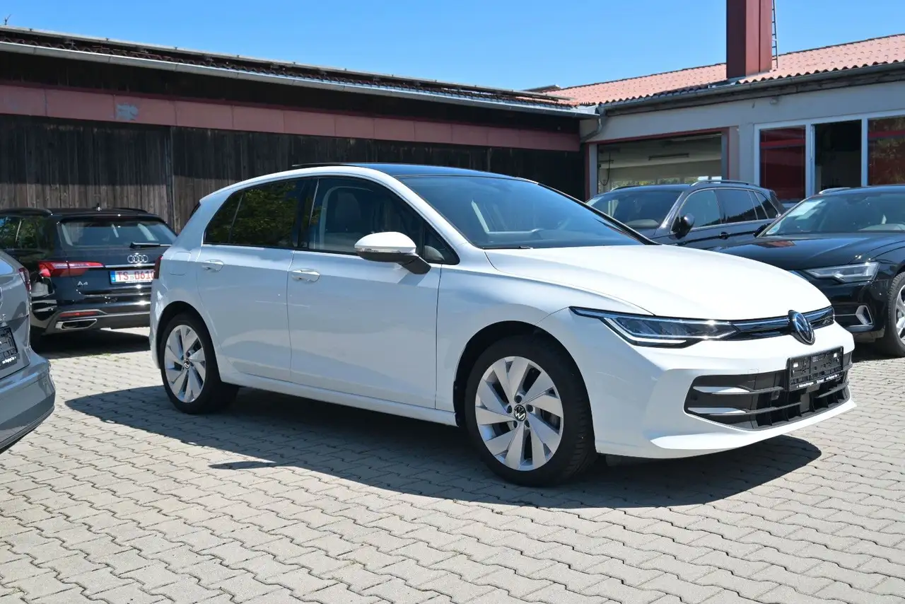 Volkswagen Golf VIII Lim. 1.5 TSI Life/Panorama/AHK/ACC — معرض صور السيارة 7