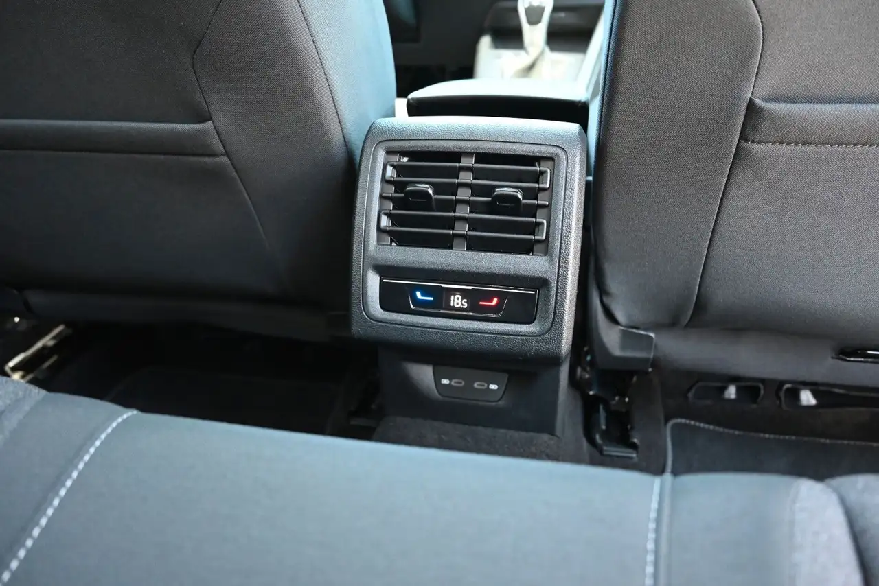 Volkswagen Golf VIII Lim. 1.5 TSI Life/Panorama/AHK/ACC — معرض صور السيارة 27