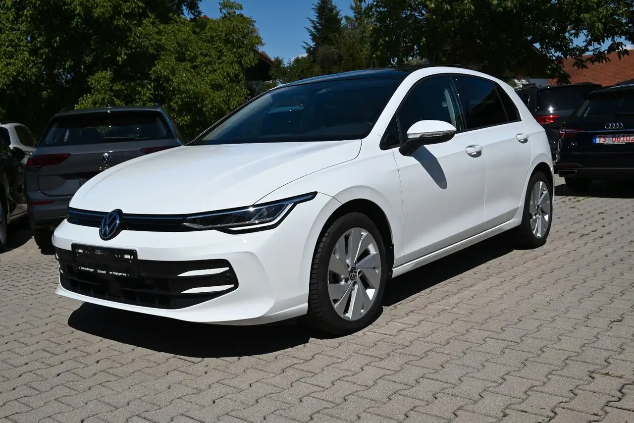 Volkswagen Golf VIII Lim. 1.5 TSI Life/Panorama/AHK/ACC — معرض صور السيارة 3