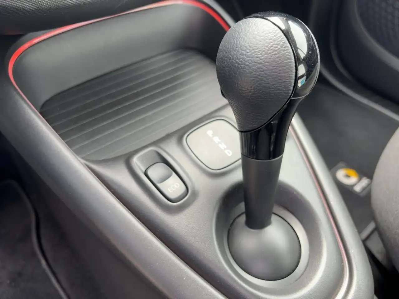 smart forTwo EQ fortwo PASSION+EXKLUSIV+22KW+R-KAMERA+VOLLLED — معرض صور السيارة 17