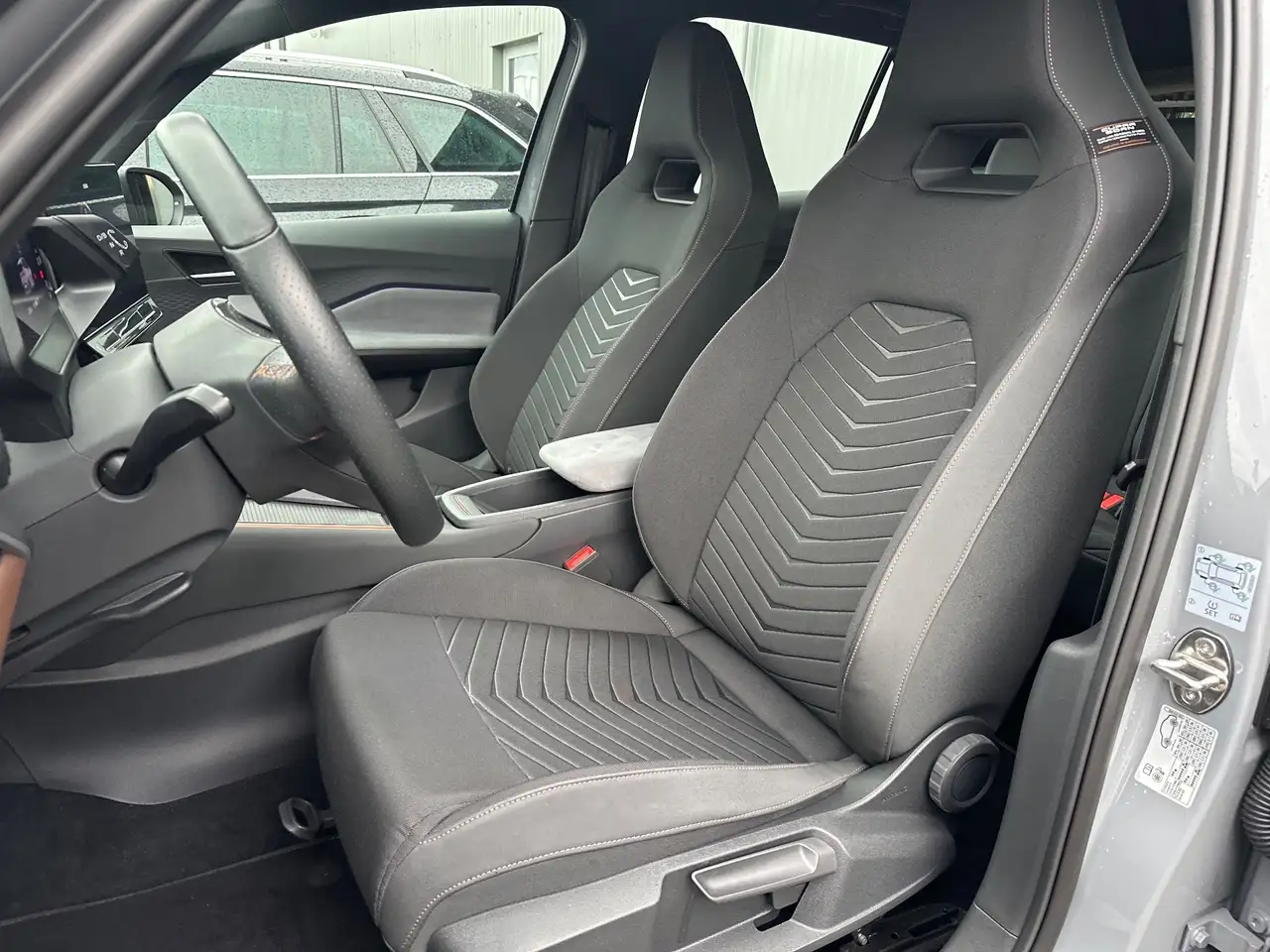CUPRA Born 150kW/58kWh NAV+LED+18ZOLL+KEYLESS+DAB+1HD — Vehicle gallery 8