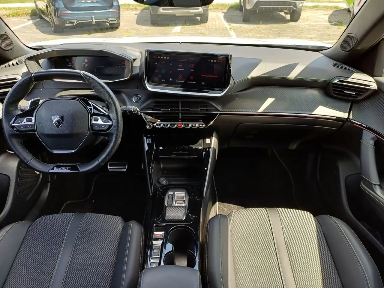 Peugeot 2008 1.2 PureTech 130 GT Tempomat*Kamera*Navi — Galería del vehículo 17
