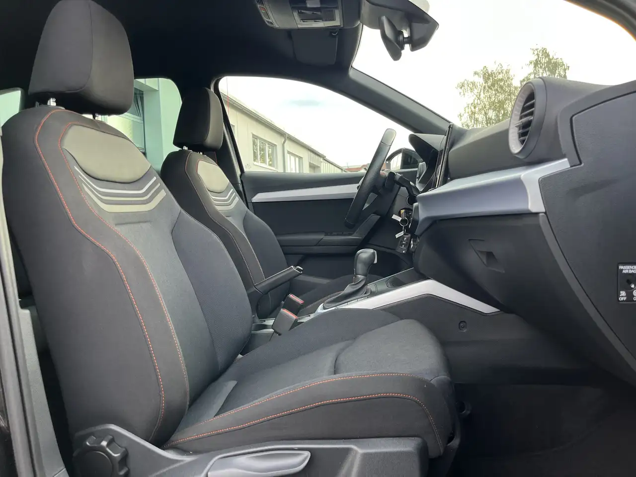 SEAT Arona 1.0 TSI DSG FR 119€ m.20% Anz. Navi ACC SHZ RFK — معرض صور السيارة 15