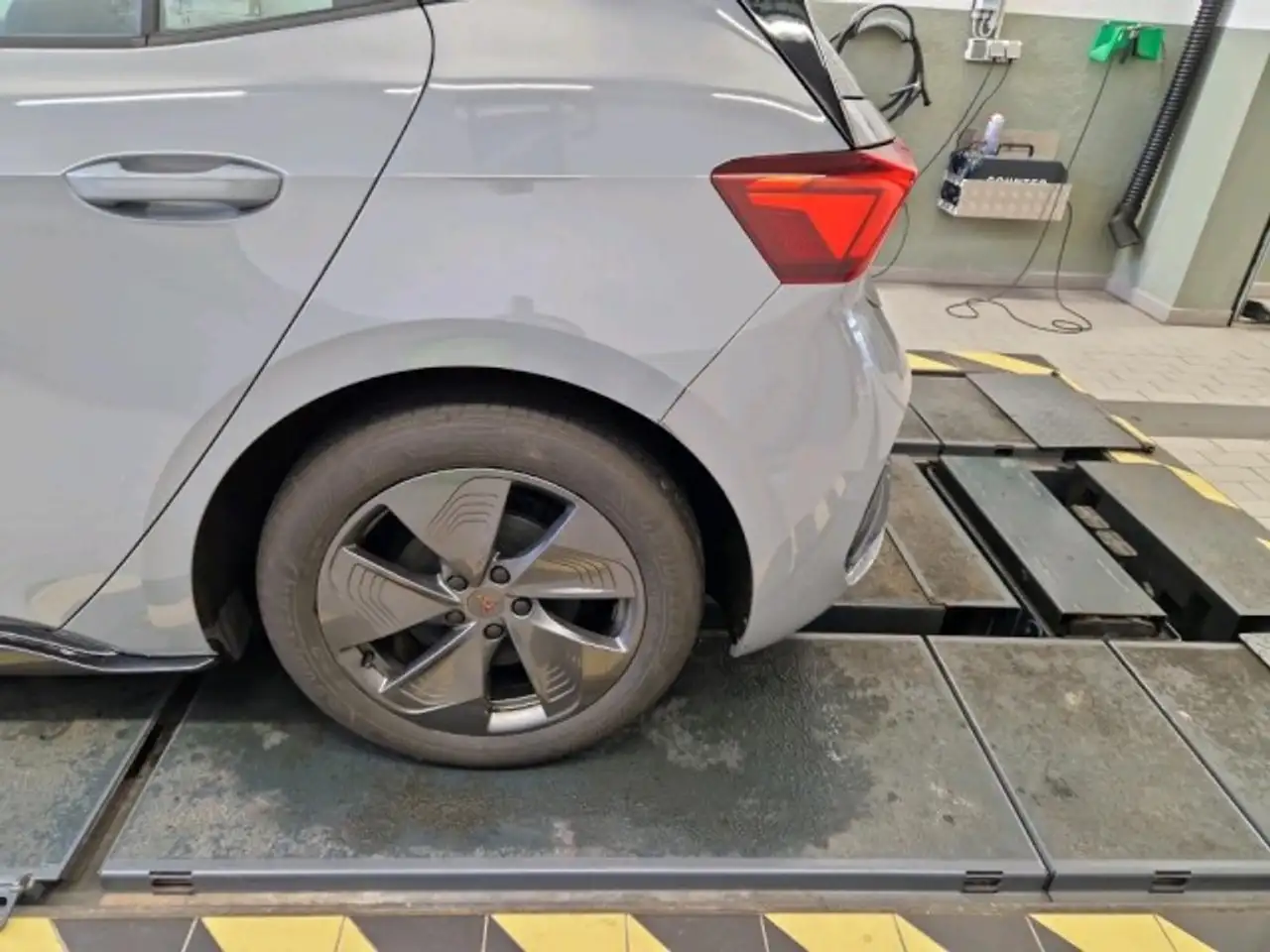 CUPRA Born 204PS/62kWh 5JGAR+SHZ+CARPLAY+LED+KESSY Klima — معرض صور السيارة 11