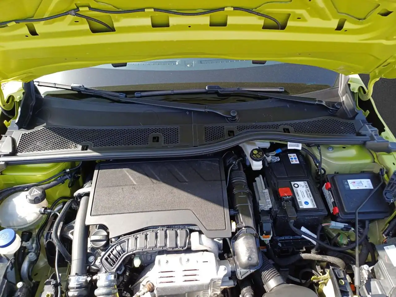 Peugeot 208 Neuer 208 Active PureTech 100 — Galería del vehículo 5