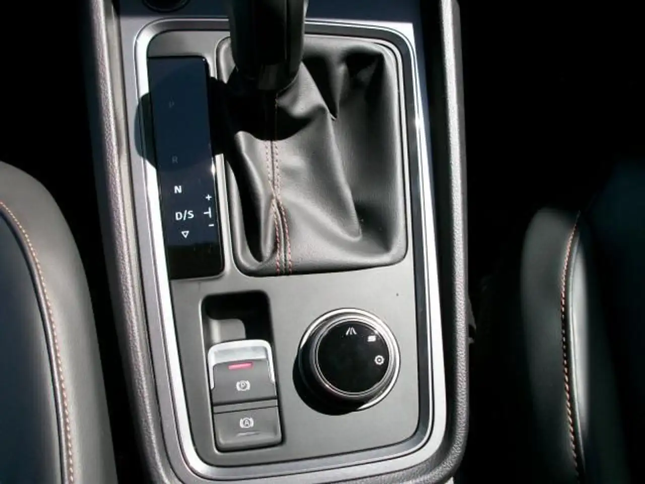 CUPRA Ateca ATECA 1.5 TSI DSG NAVI SITZHEIZ. LEDER EINPARKH. — معرض صور السيارة 27
