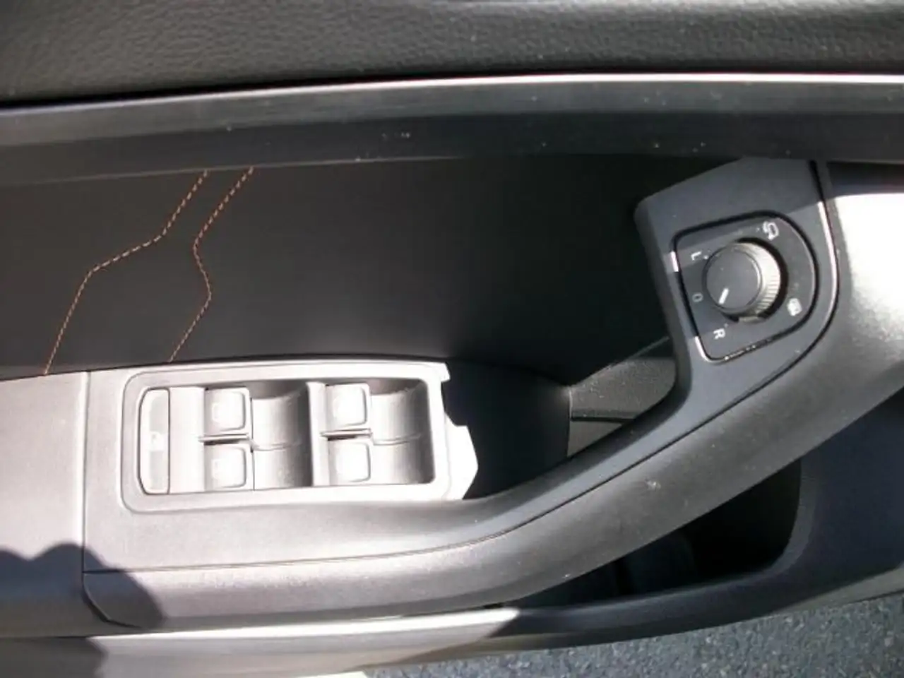 CUPRA Ateca ATECA 1.5 TSI DSG NAVI SITZHEIZ. LEDER EINPARKH. — معرض صور السيارة 18