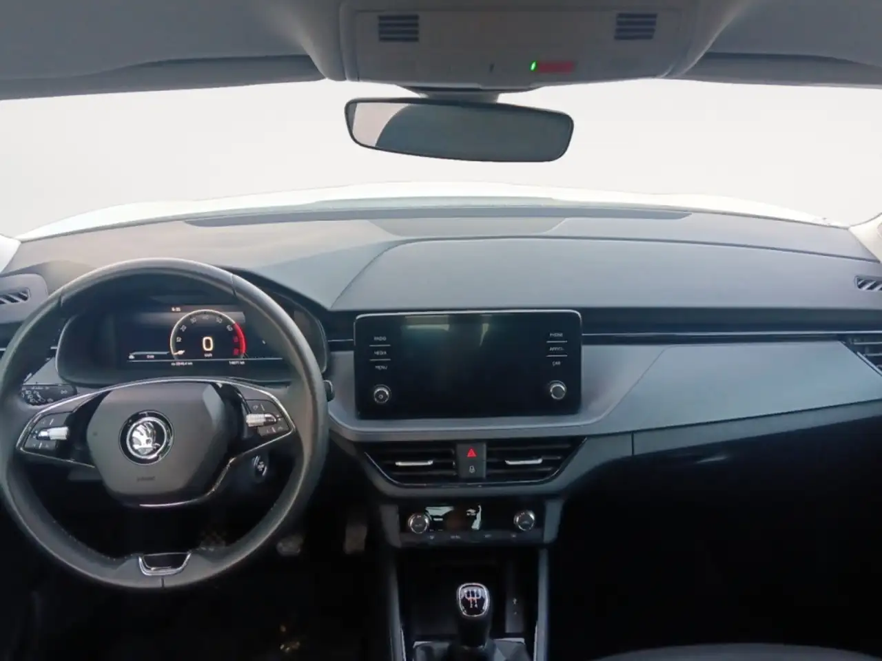 Skoda Scala AMBITION 1,0 TSI 70 KW (95 CV) MANUAL 5 VEL. — معرض صور السيارة 4