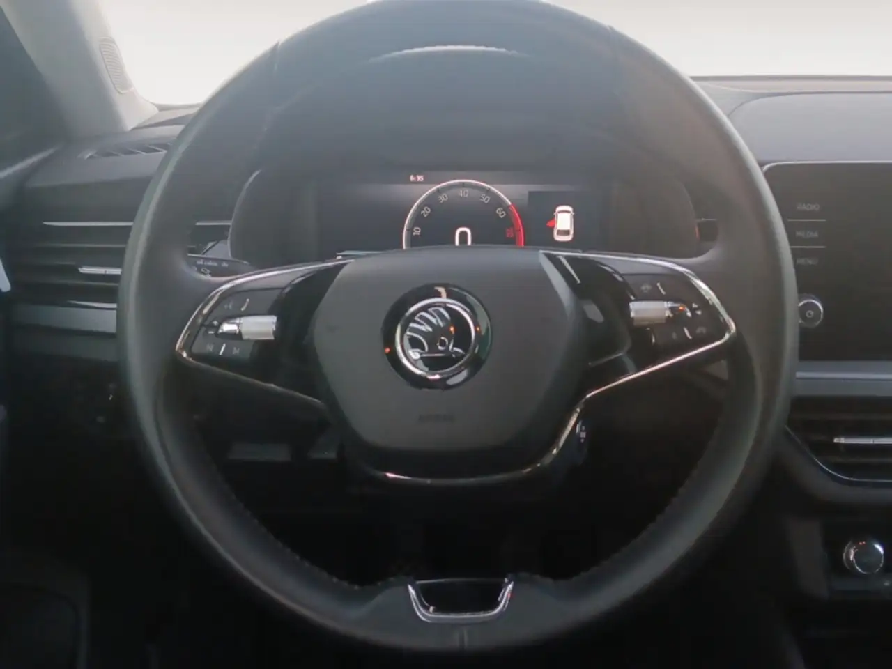 Skoda Scala AMBITION 1,0 TSI 70 KW (95 CV) MANUAL 5 VEL. — معرض صور السيارة 9