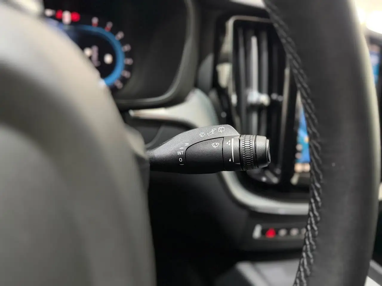 Volvo XC60 B5 Allrad 1.Hand|AHK|Kamera|LED|Garantie — Galería del vehículo 29