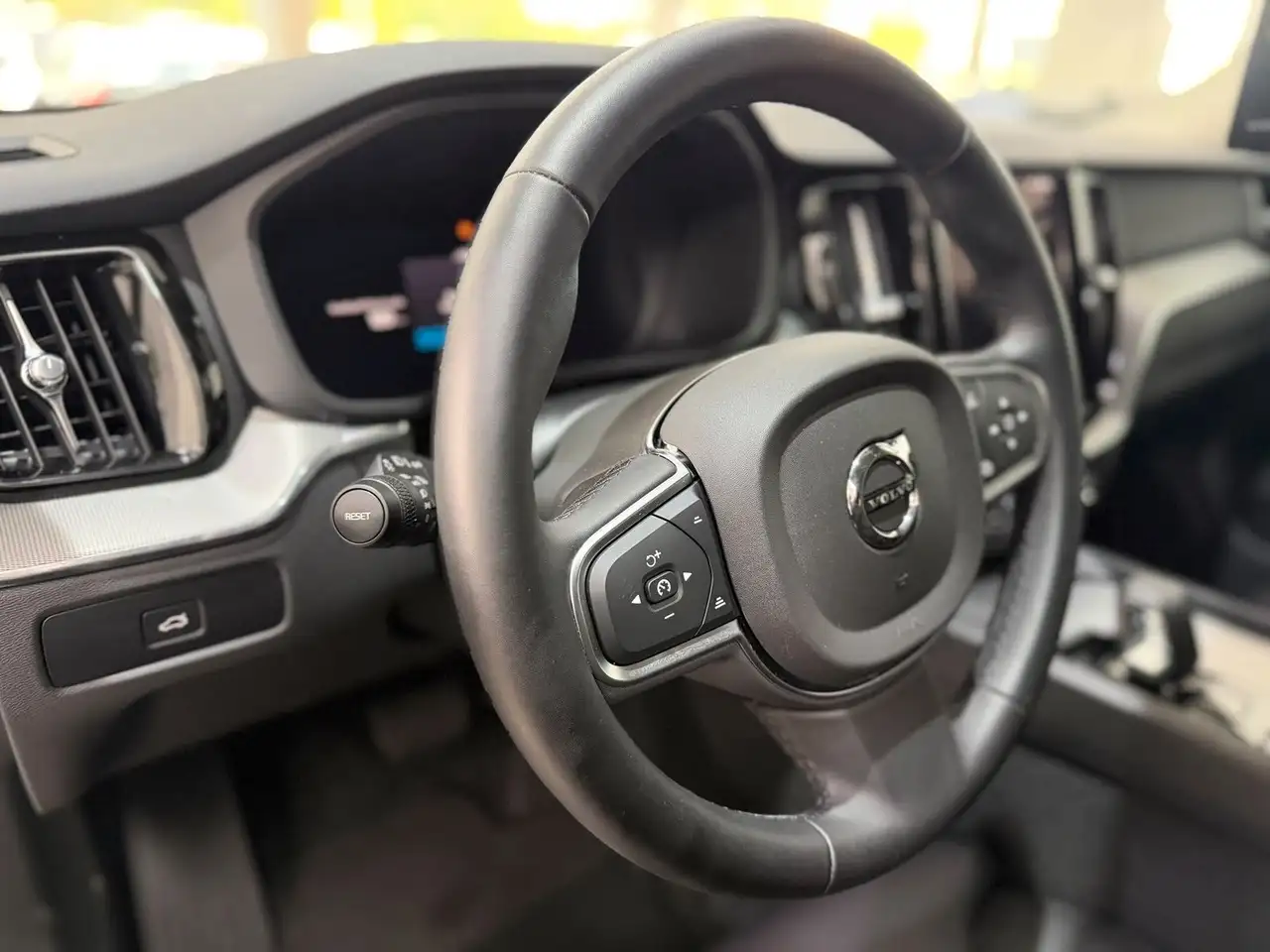 Volvo XC60 B5 Allrad 1.Hand|AHK|Kamera|LED|Garantie — Galería del vehículo 20