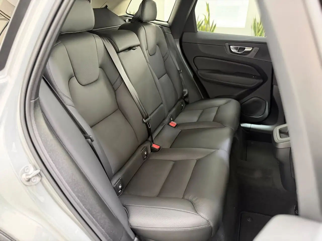 Volvo XC60 B5 Allrad 1.Hand|AHK|Kamera|LED|Garantie — Galería del vehículo 12