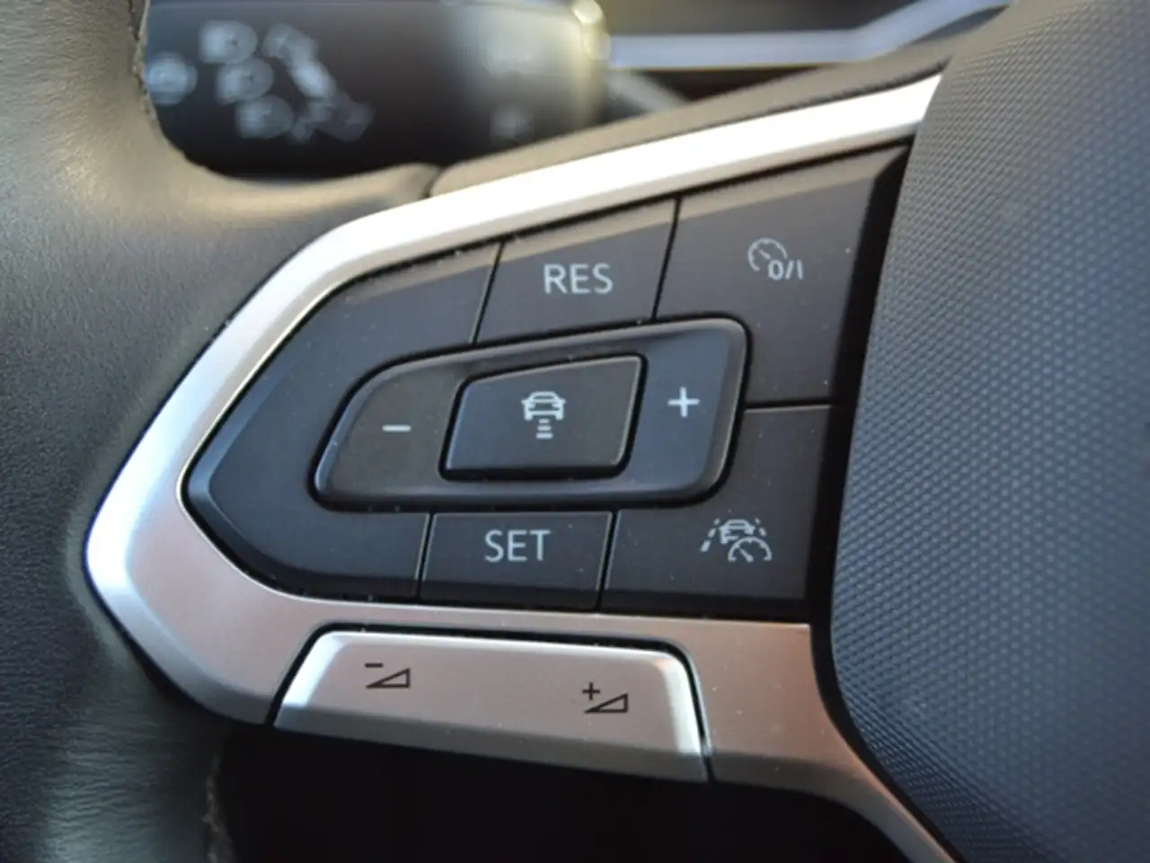 Volkswagen Polo 1.0 TSI 95 PS Goal LED/NAVI+VZE/ACC/CLIMATRONIC/S — Vehicle gallery 18