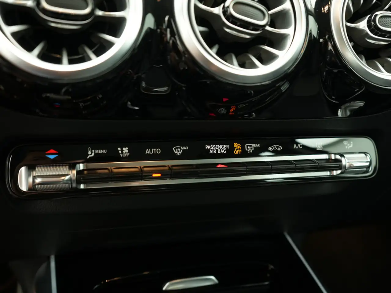 Mercedes-Benz GLA 250 e Progressive NAVI KAM SHZ LED PTS — معرض صور السيارة 14