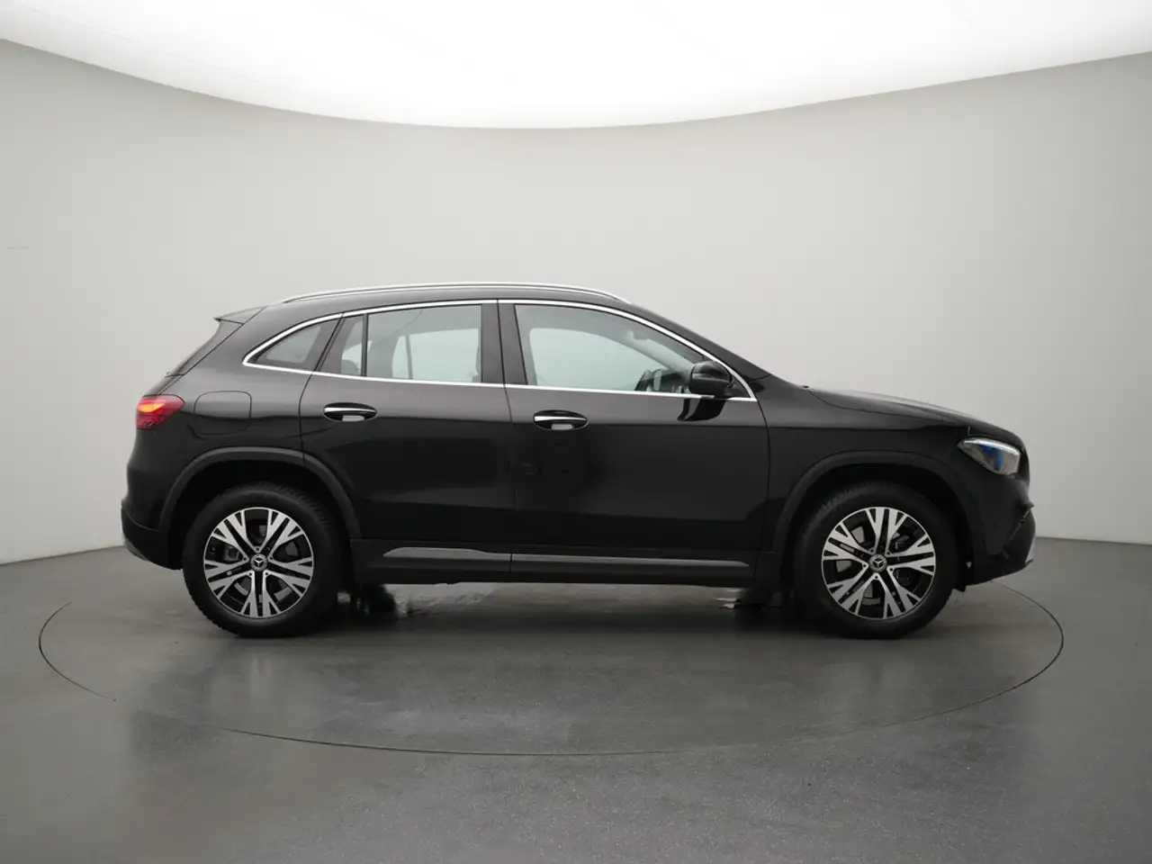Mercedes-Benz GLA 250 e Progressive NAVI KAM SHZ LED PTS — معرض صور السيارة 3